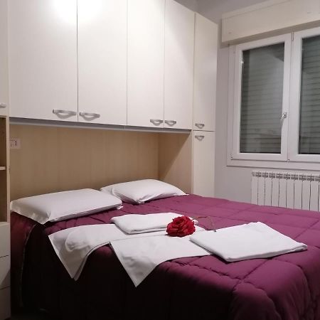 Villa Glori Affitto Camere Monolocali Carpi Bagian luar foto