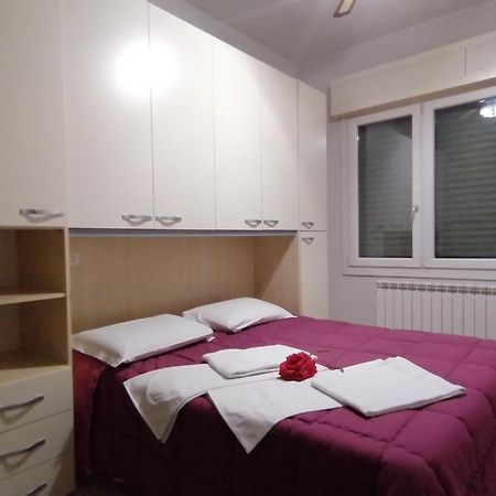 Villa Glori Affitto Camere Monolocali Carpi Bagian luar foto