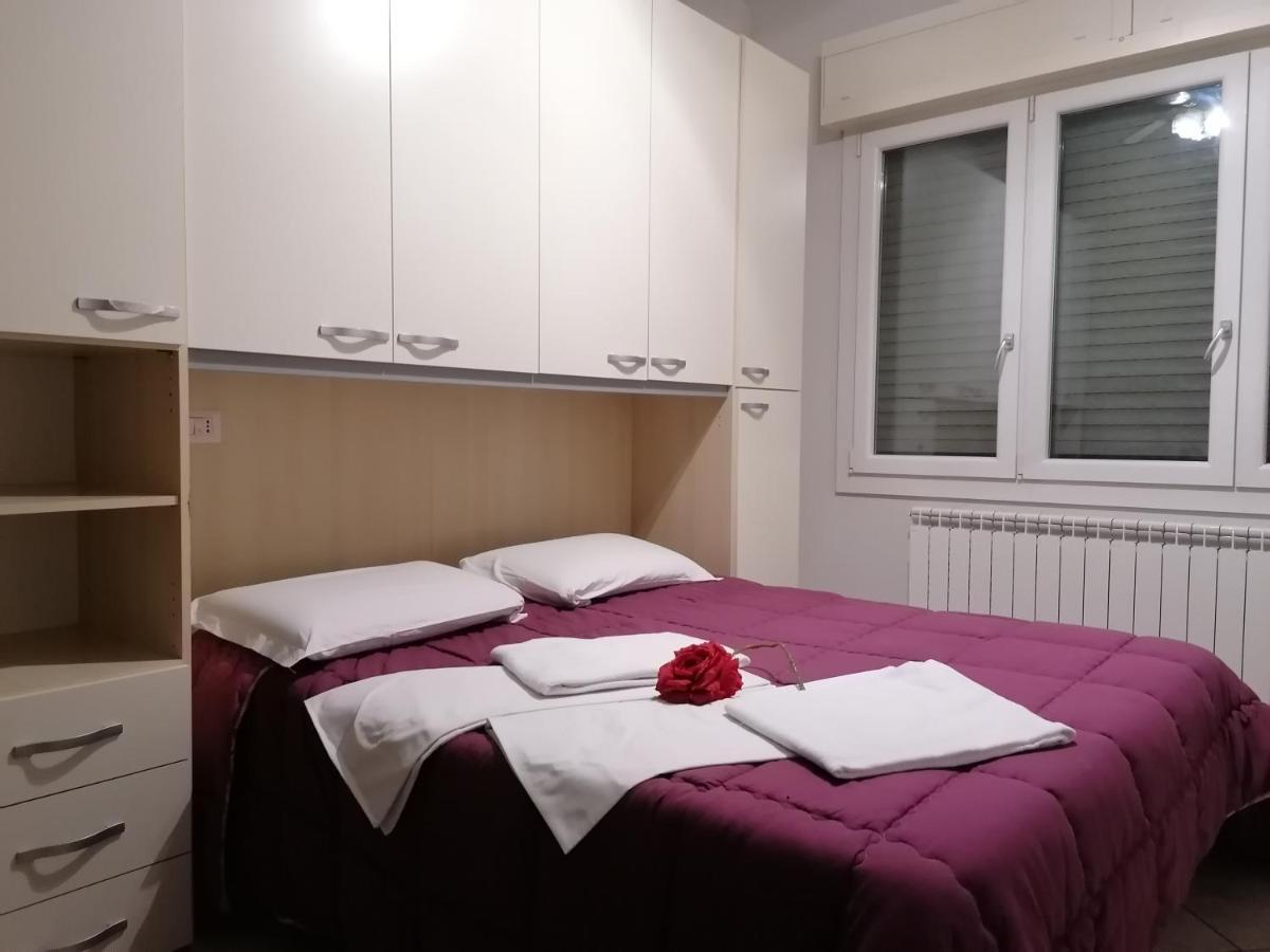 Villa Glori Affitto Camere Monolocali Carpi Bagian luar foto