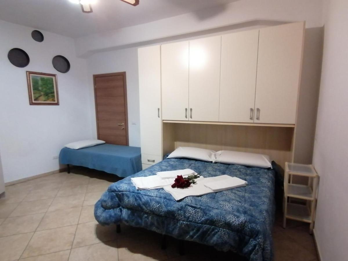 Villa Glori Affitto Camere Monolocali Carpi Bagian luar foto