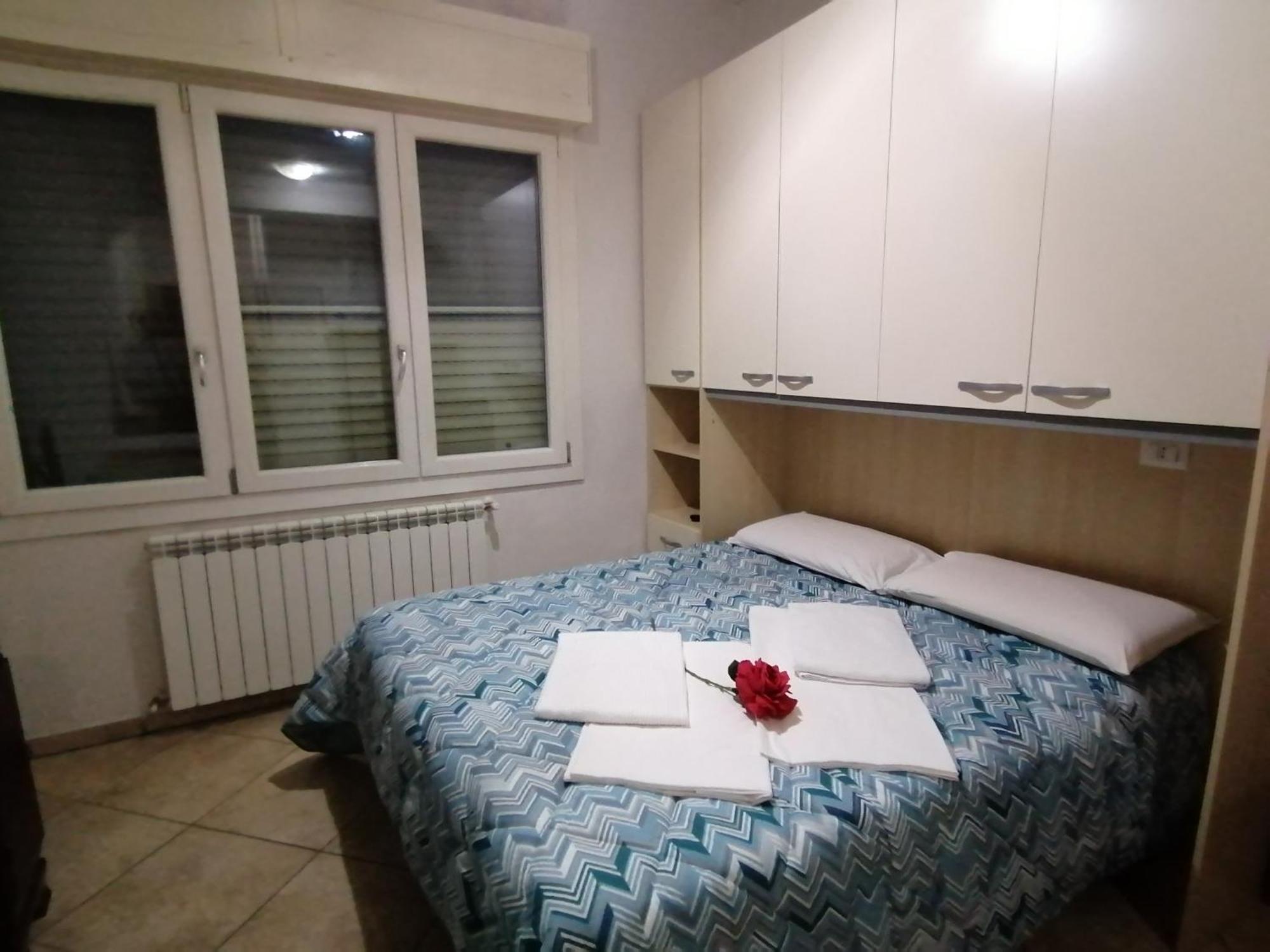 Villa Glori Affitto Camere Monolocali Carpi Bagian luar foto