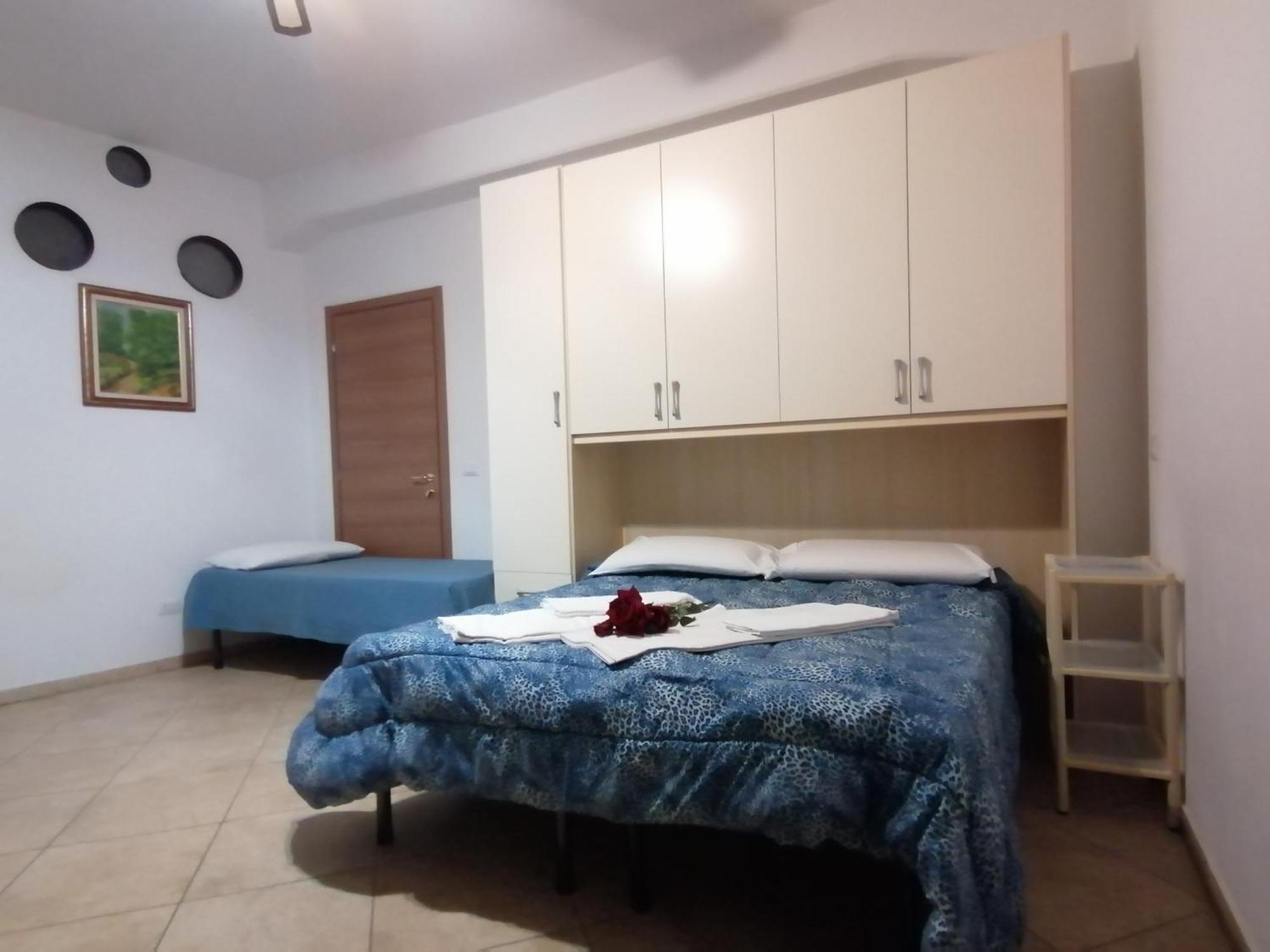 Villa Glori Affitto Camere Monolocali Carpi Bagian luar foto