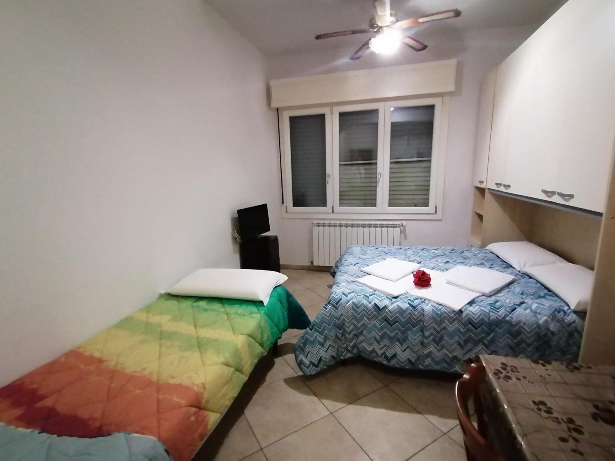 Villa Glori Affitto Camere Monolocali Carpi Bagian luar foto